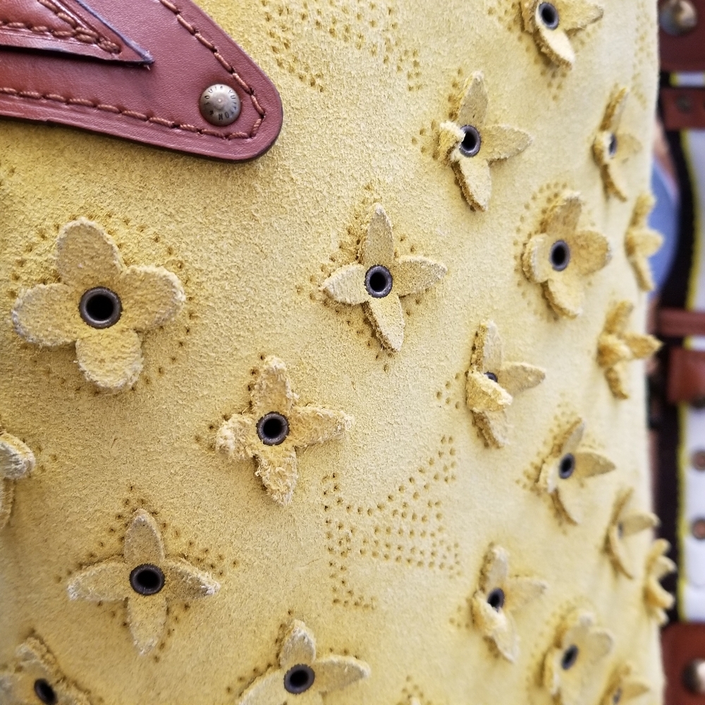 Authentic Louis Vuitton Onatah Fleur Ltd Ed. PM - Picture 2 of 16